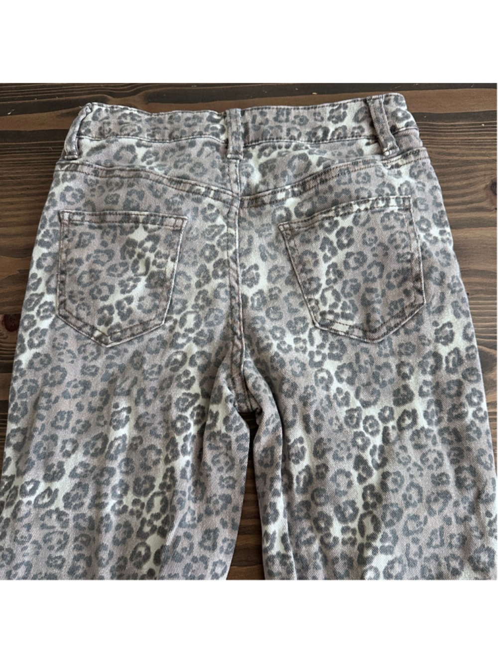 Wild Daisy by Zunie Girls 10 Gray White Leopard Flare Jeans Button Zip - Picture 5 of 6